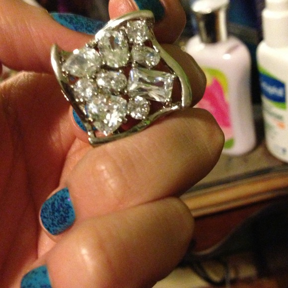 Rine stone ring! Brand new ! - Picture 2 of 3