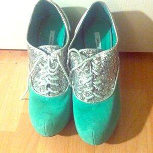 Kimchi Blue mint green stacked heels with silver.