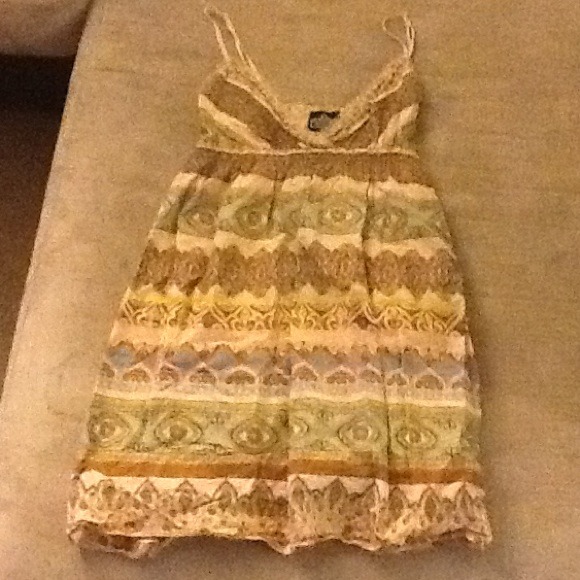 Cute paisley summer dress tan sz L