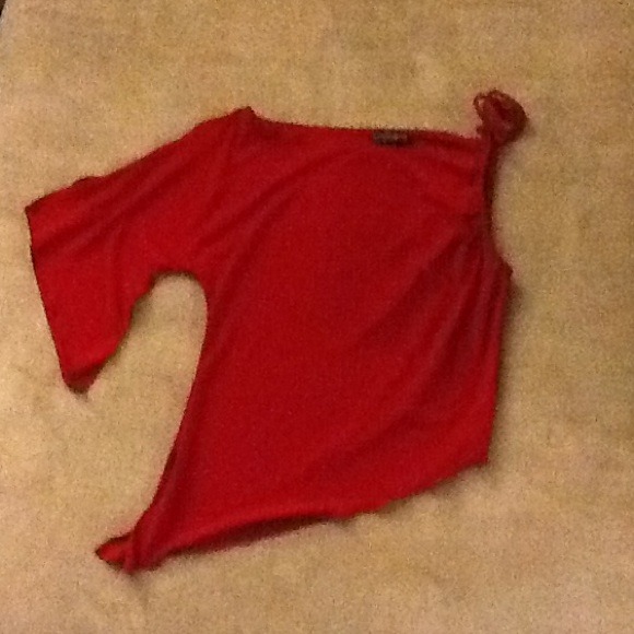 Red half sleeve shirt small