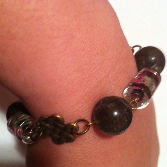 Floral vintage style bracelet (new)