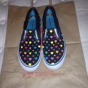 Heart print tennis shoes. Size 6.