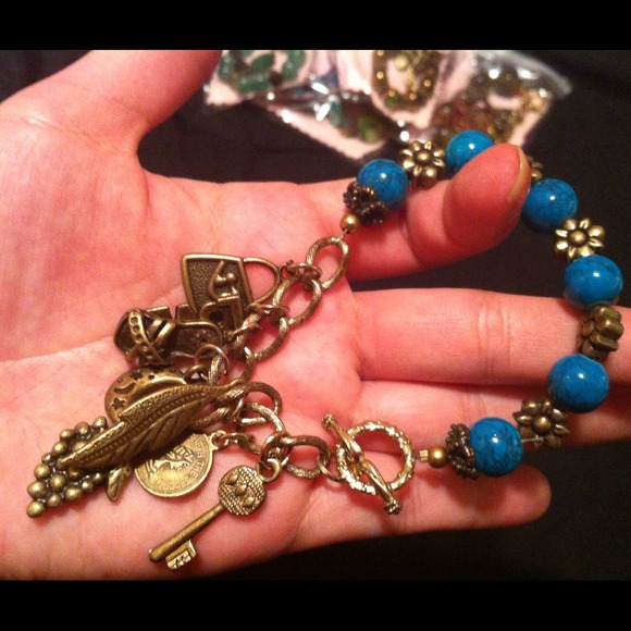 Everything bracelet!!!! Charms vintage style (NEw) - Picture 2 of 2