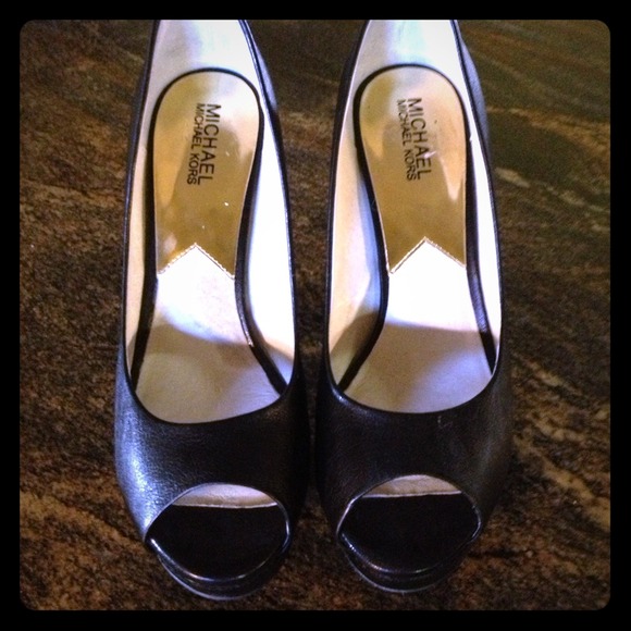 SUPER classy but slip on my heel a little - Picture 1 of 3