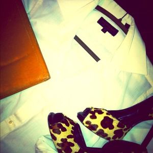 💋SALE💄YVES SAINT LAURENT Vintage Cream Oxford