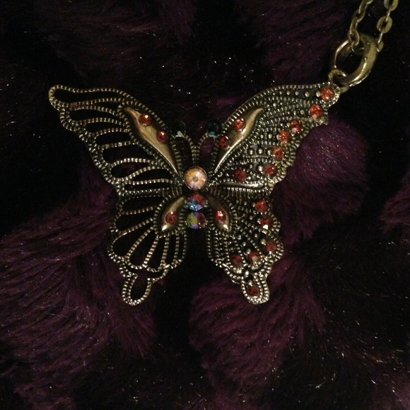 Beautiful butterfly neckless - Picture 1 of 3
