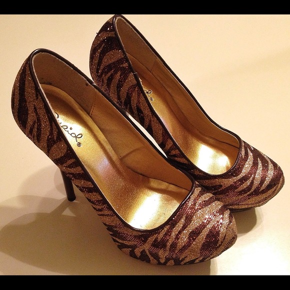 Sparkle print heels size 7 - Picture 2 of 2