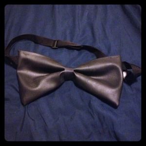 Black bow fanny pack