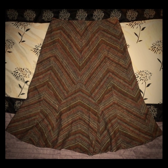 Vintage style long (pass the knees) skirt