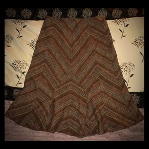 Vintage style long (pass the knees) skirt