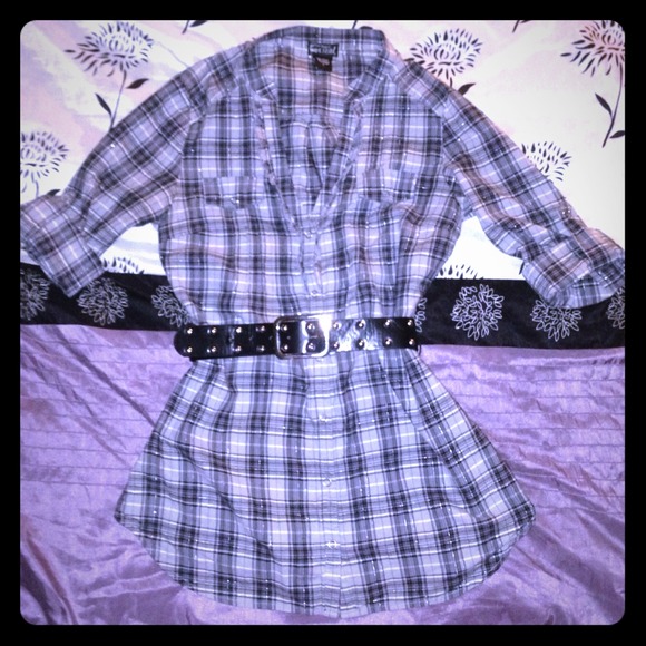 "Wet Seal" long sleeved long top.