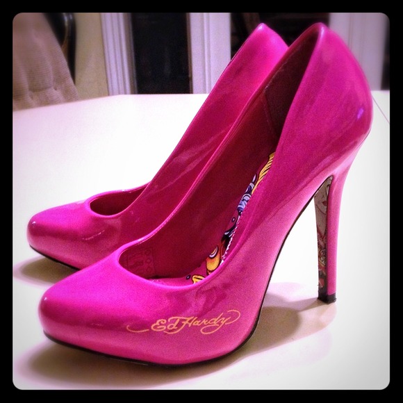 Hot pink pumps! 👠 Size 6 Ed Hardy!!