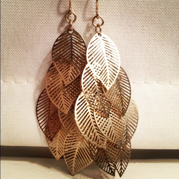 🔹Sold🔹 Gold Leaf Dangle Earrings