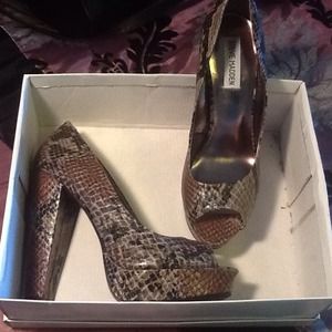SOLD!! REDUCED!!! Size 9 Steve Madden P-Alice Pump