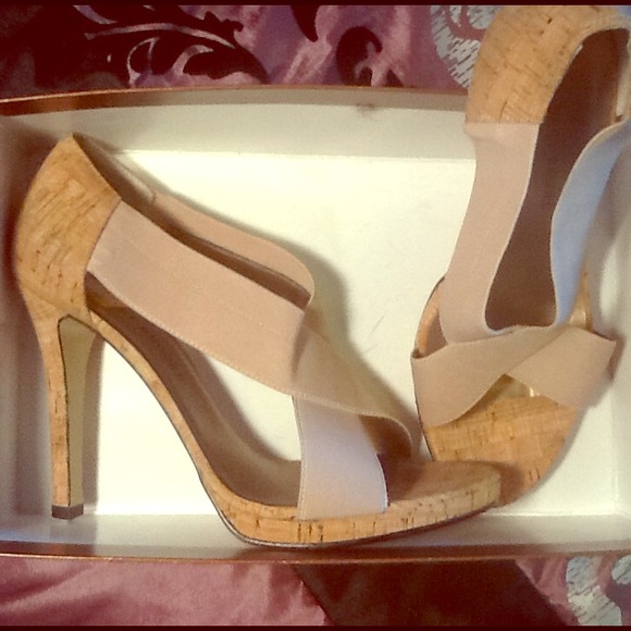 SOLD $$$$ Size 10w Audrey Brooke Kirsten Sandal