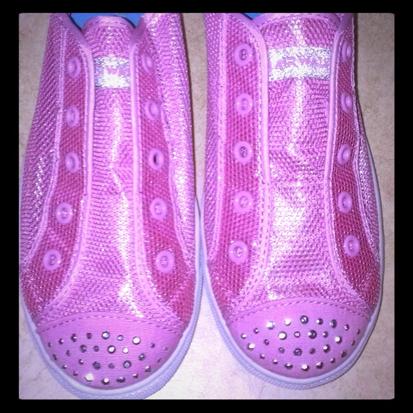 Beautiful tennis shoes***SOLD***