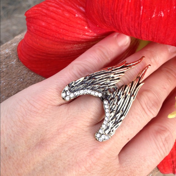 Wing shaped, adjustable ring with rhinestones - Picture 2 of 4
