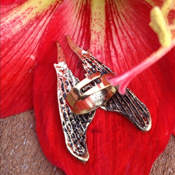 Wing shaped, adjustable ring with rhinestones - Picture 3 of 4