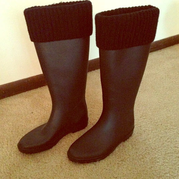 Black rain boots