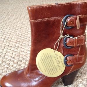 NWOB BORN BOOTS size 7.5