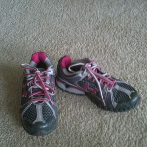 Underarmour grey and pink training shoes size 6