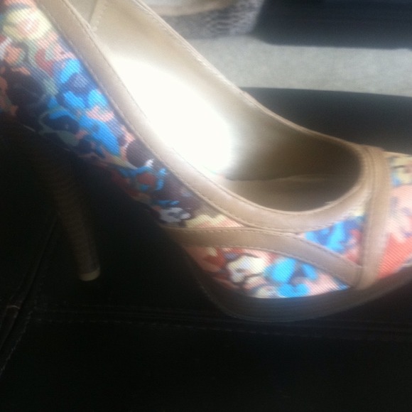 Madden Girl Pumps!! Floral Print