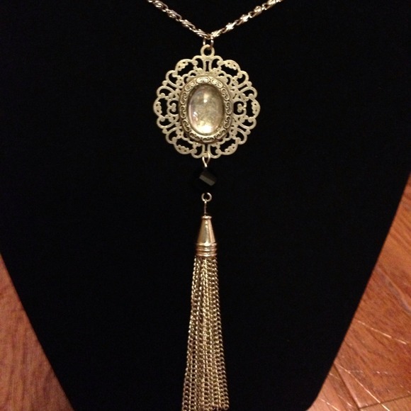 🔸Vintage silver tone tassel necklace (new)🔸