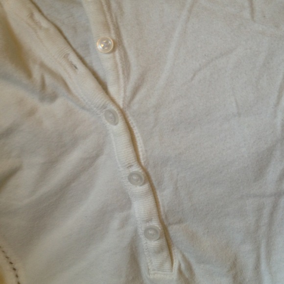 SOLD! Cute white old navy tee - Picture 4 of 4