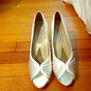 Size 9m touch up high heels never worn