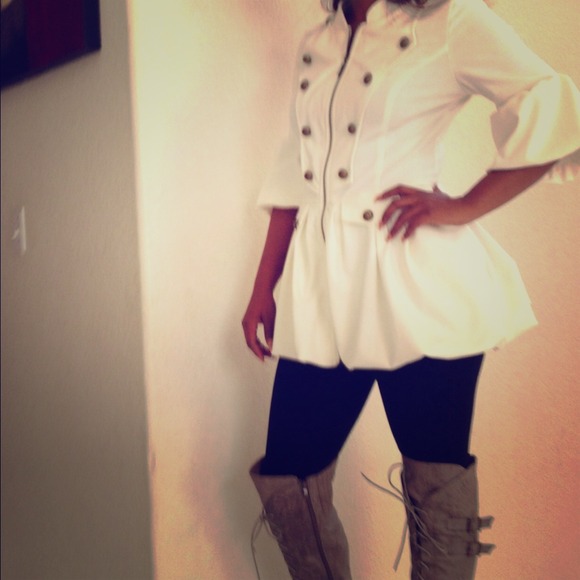Zip front peplum top w/ beautiful detail