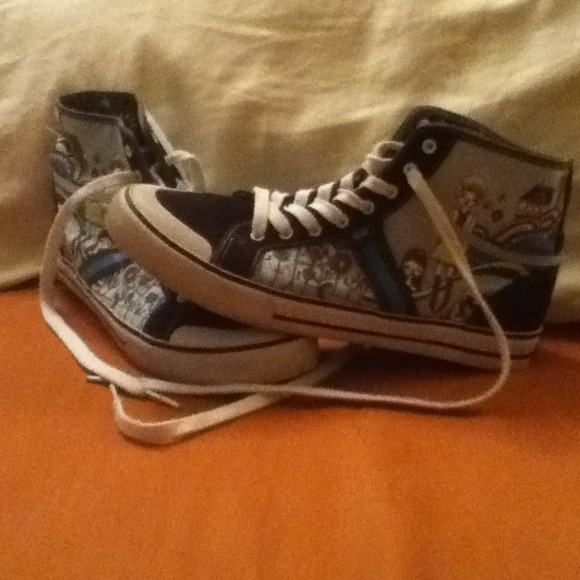 Cute unique VANS! Size: 8.5