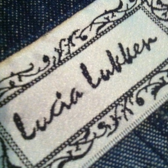 Sold@lulul7🎉Adorable Fitted Jean Shirt🎉 - Picture 2 of 3