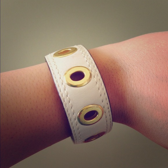 🔥Reduced🔥 Auth. Coach leather bangle.