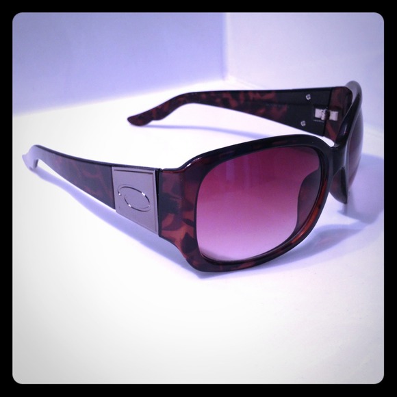 *Reduced* Oscar de la Renta Sunglasses
