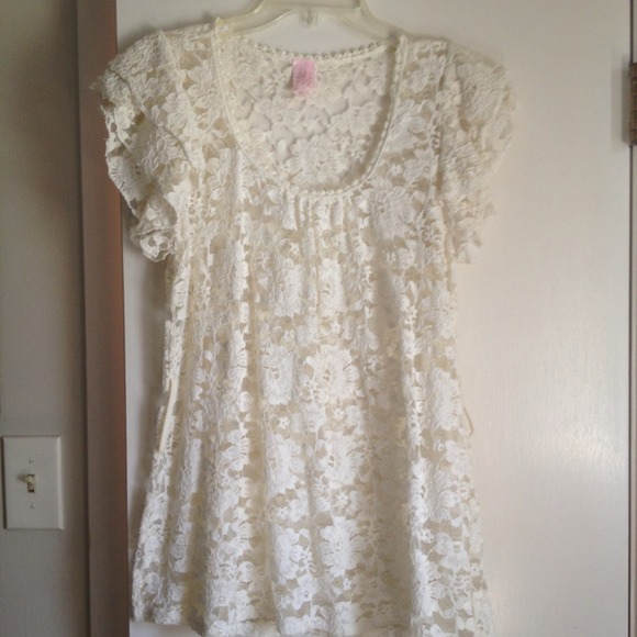 Bundle lace shirt and Clinique powder
