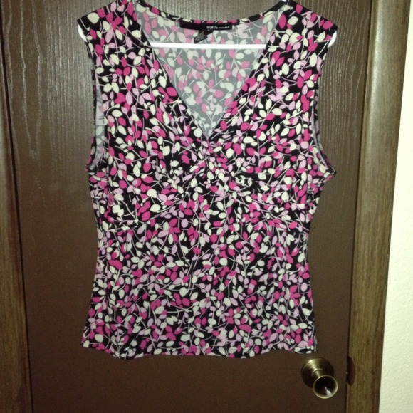 Sleeveless shirt