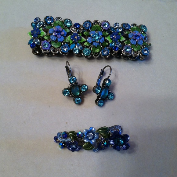 Beautiful Bracelet, Earrings and Hair Clip Set