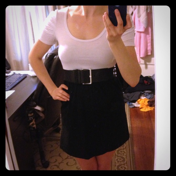 Short sleeve black and white dress