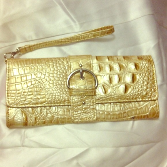 Metallic gold clutch wallet - Picture 1 of 4