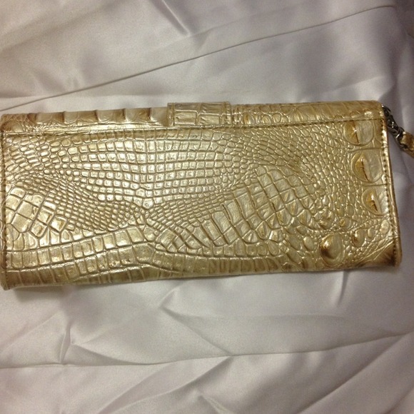 Metallic gold clutch wallet - Picture 2 of 4