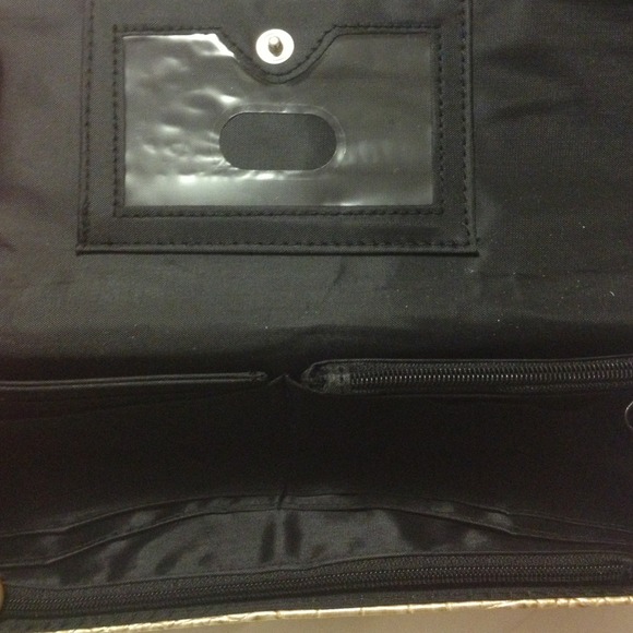 Metallic gold clutch wallet - Picture 3 of 4