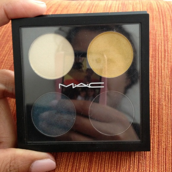 💢SOLD💢 for fearlessonline Mac eyeshadow