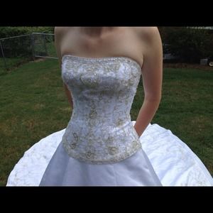Mori Lee Size 4 wedding dress (used)
