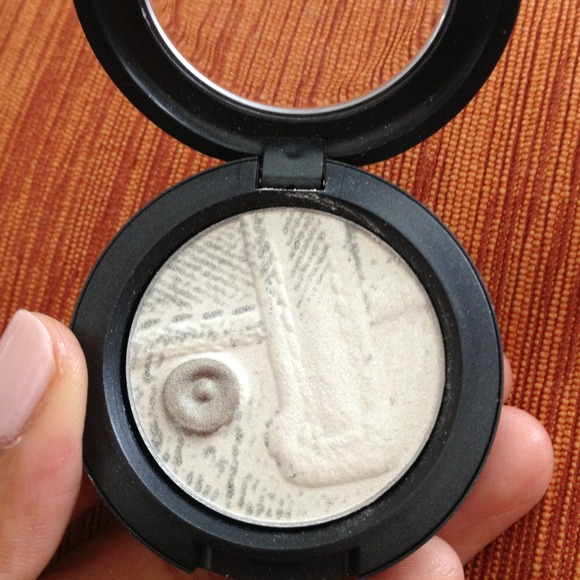 💢SOLD💢 Mac eyeshadow