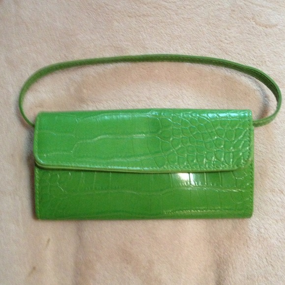 Alligator clutch