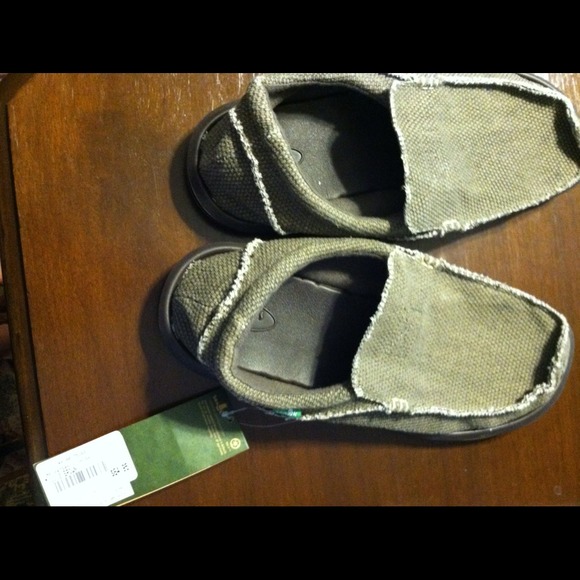 Brand new Men's Sanuks