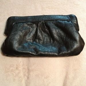 Black clutch