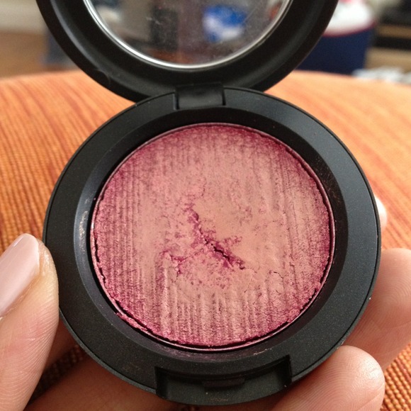 💢SOLD💢 Mac eyeshadow