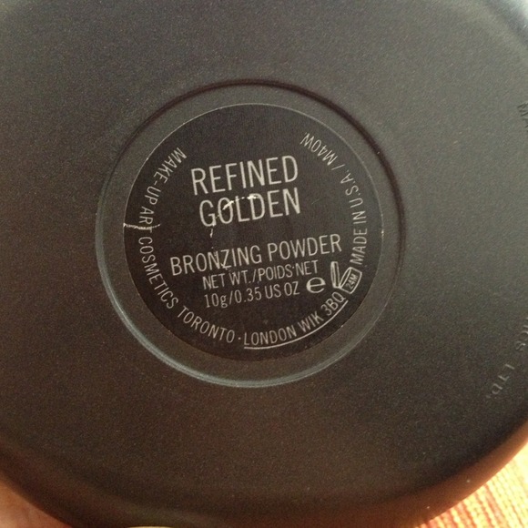 💢SOLD💢Mac Bronzing Powder - Picture 2 of 2