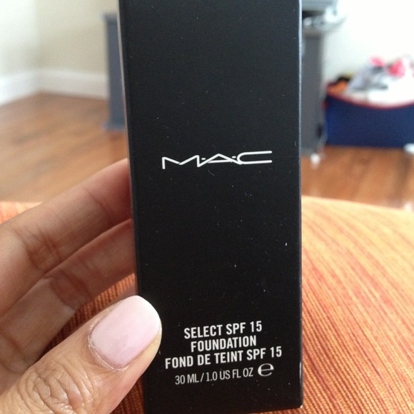 💢SOLD💢Mac Select SPF 15 Foundation